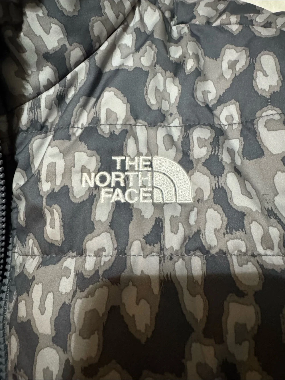 The North Face Kids Black & Gray Leopard-Print Puffer Jacket
